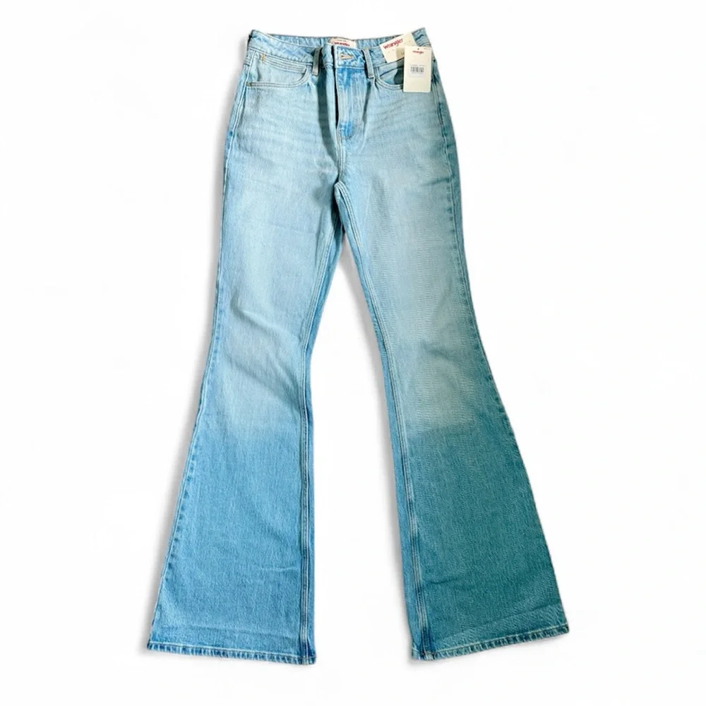 NWT! Wrangler Retro Y2K Light Wash High Rise Flared Curve-Hugging Jeans 4/27x34 - Picture 5 of 8